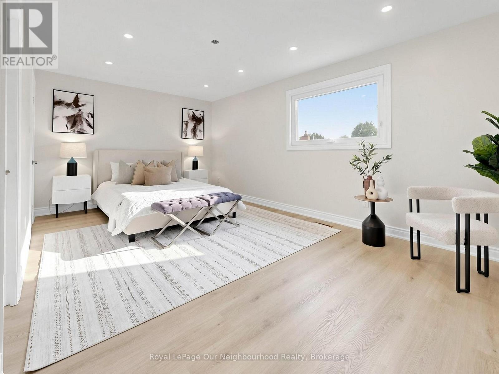 660 DUNN CRESCENT - 13