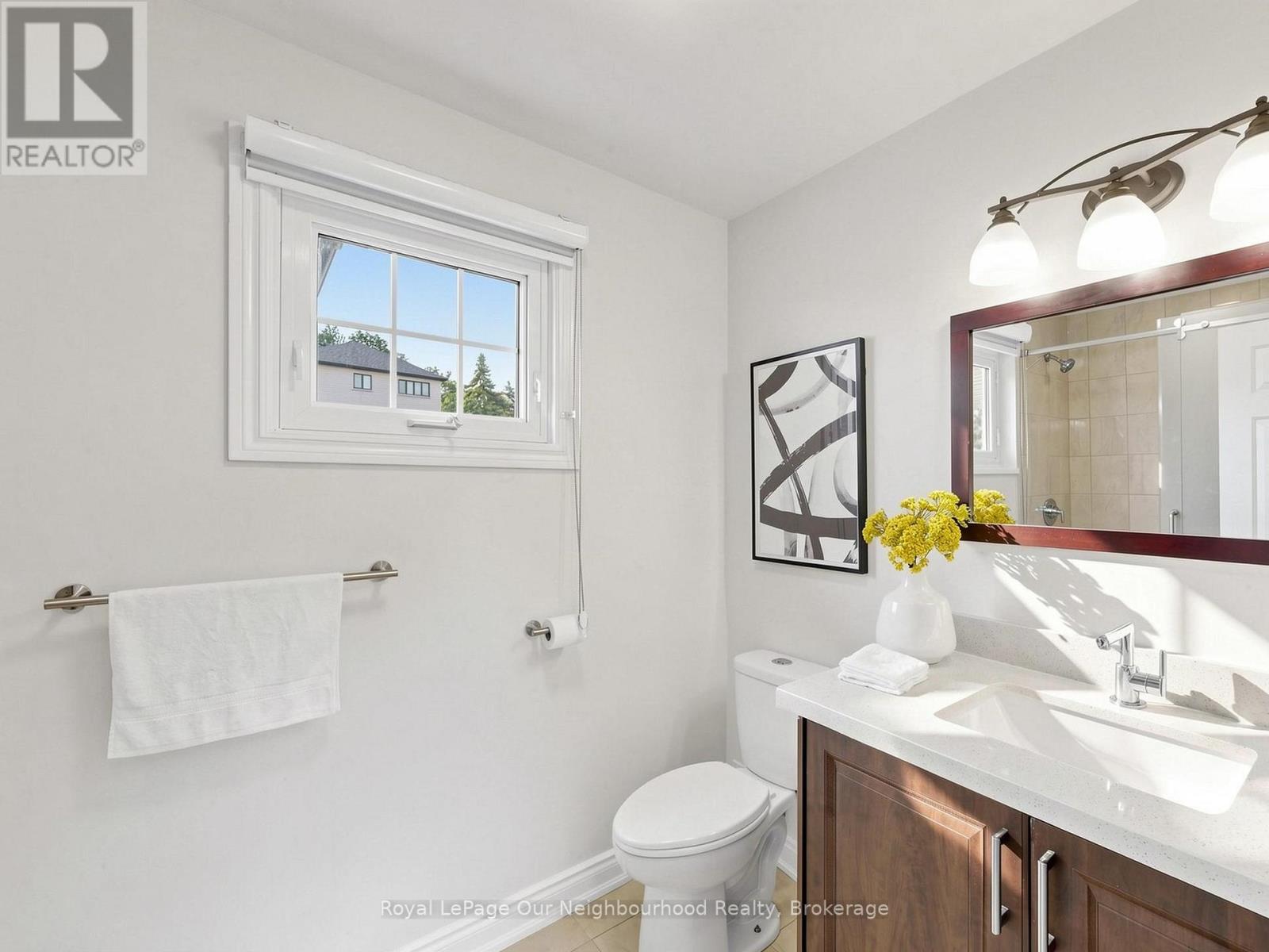 660 DUNN CRESCENT - 17