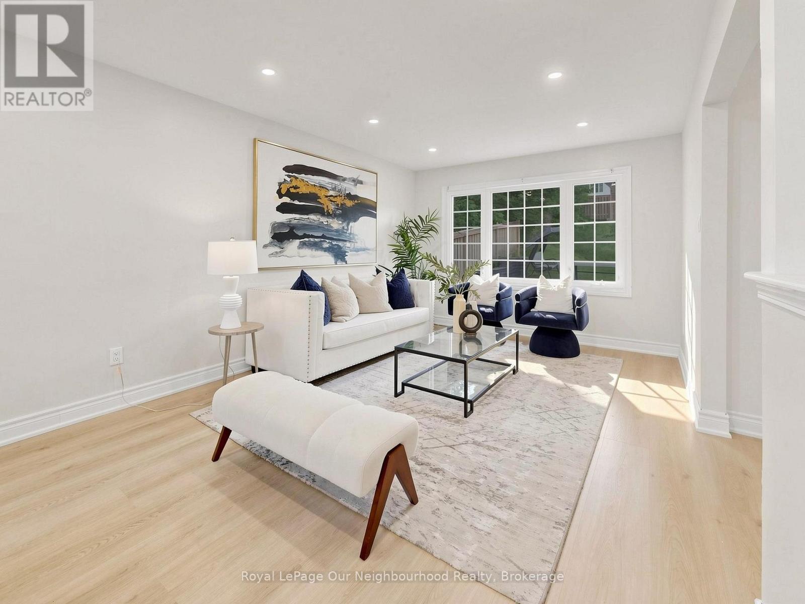 660 DUNN CRESCENT - 2