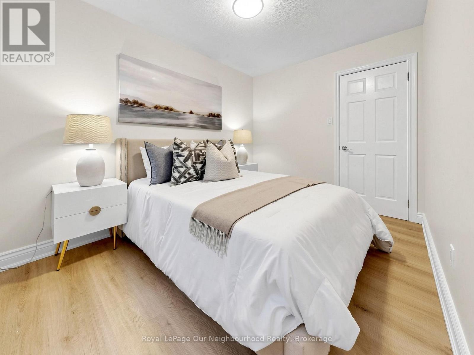660 DUNN CRESCENT - 21