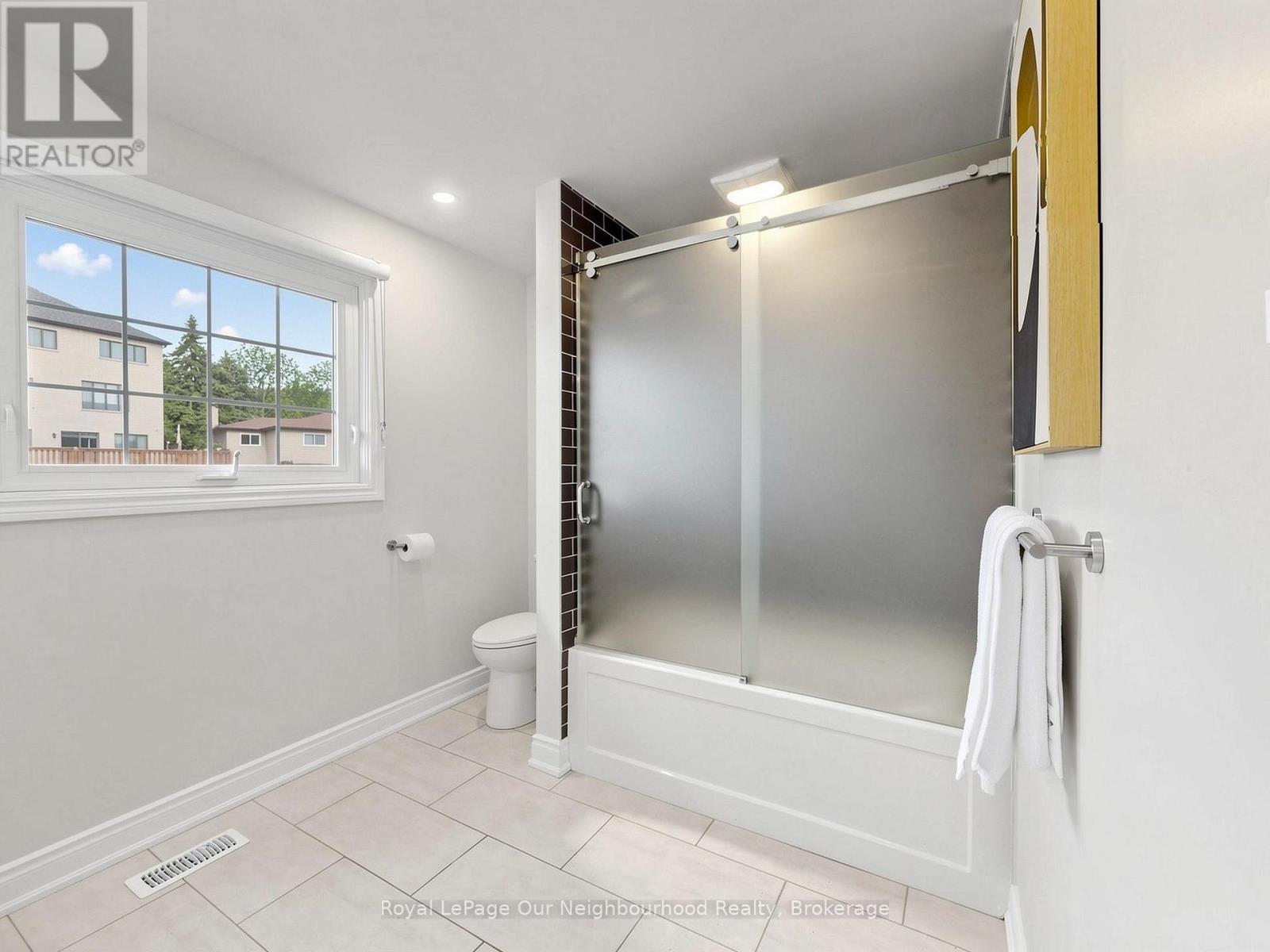 660 DUNN CRESCENT - 25