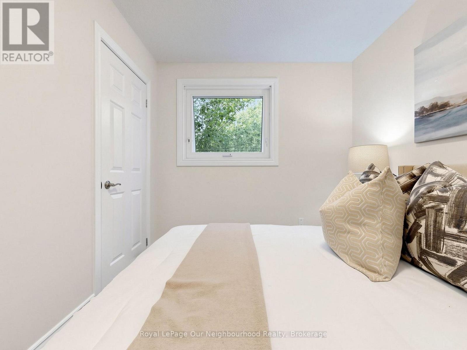 660 DUNN CRESCENT - 26