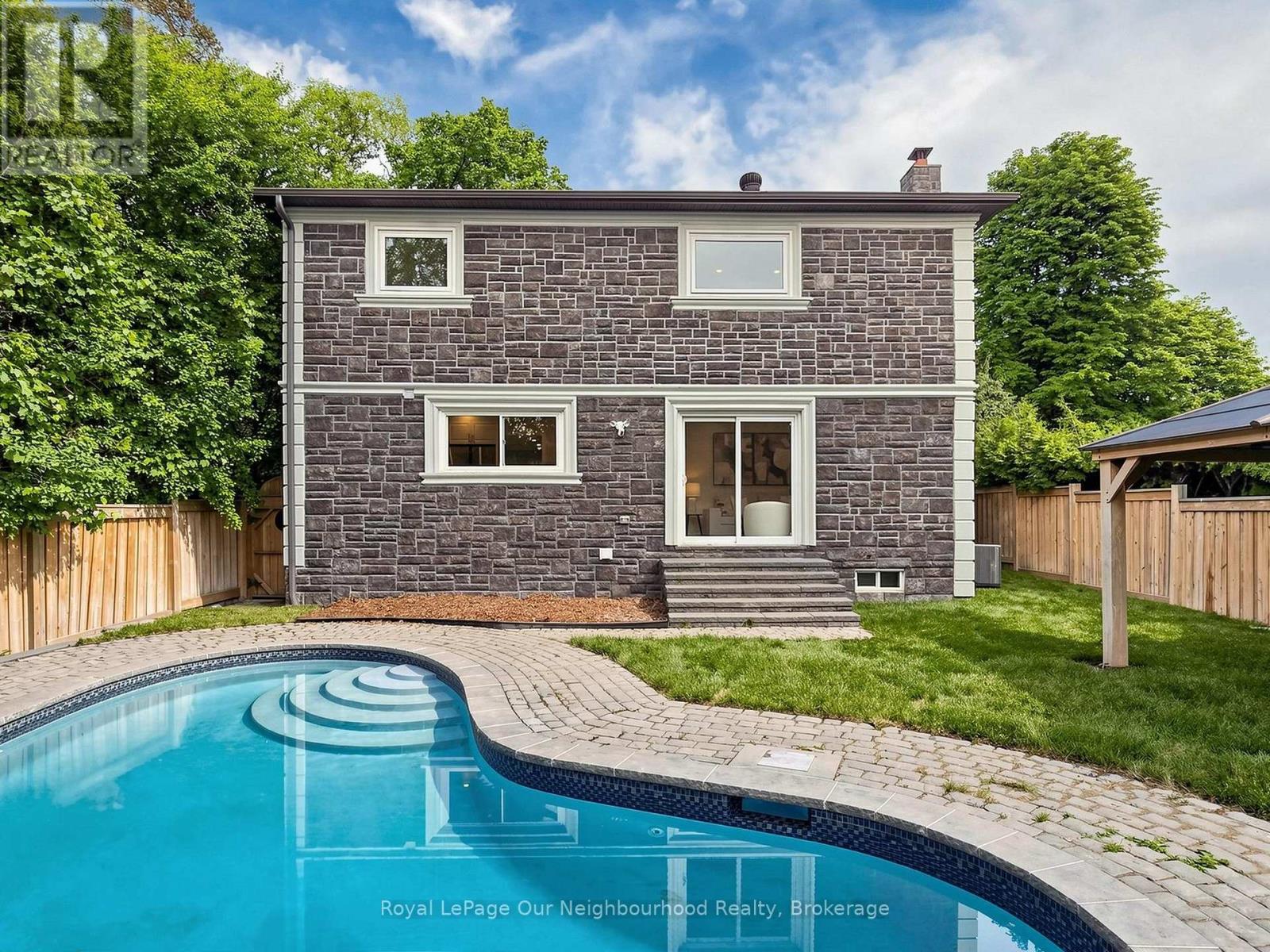 660 DUNN CRESCENT - 38