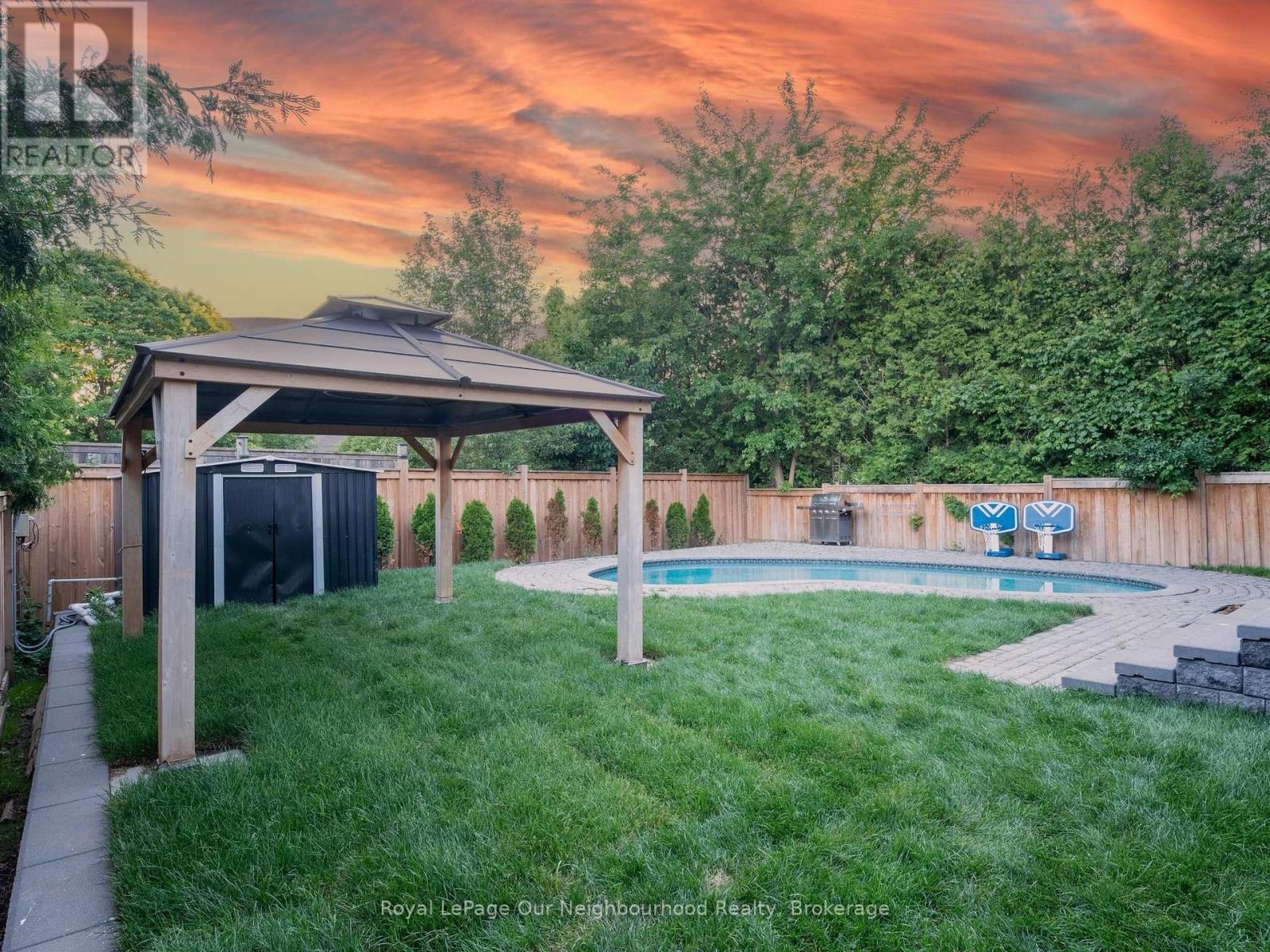 660 DUNN CRESCENT - 40
