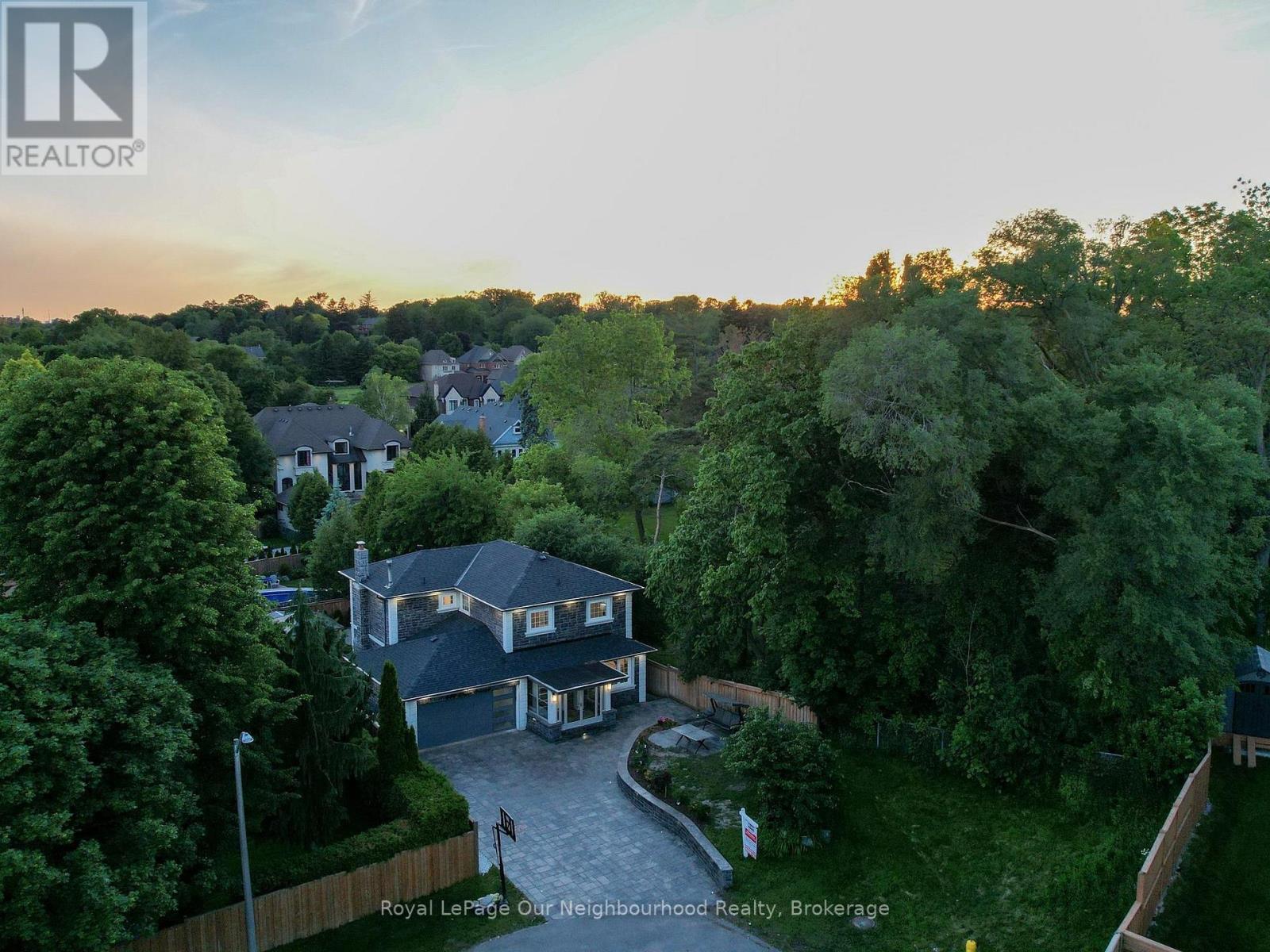 660 DUNN CRESCENT - 41