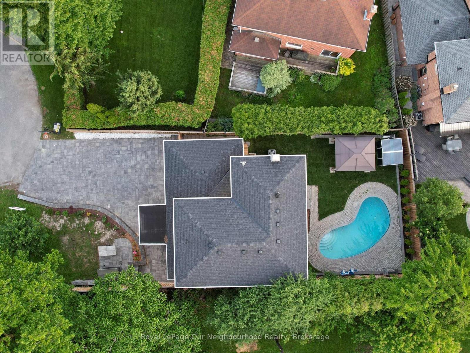 660 DUNN CRESCENT - 42