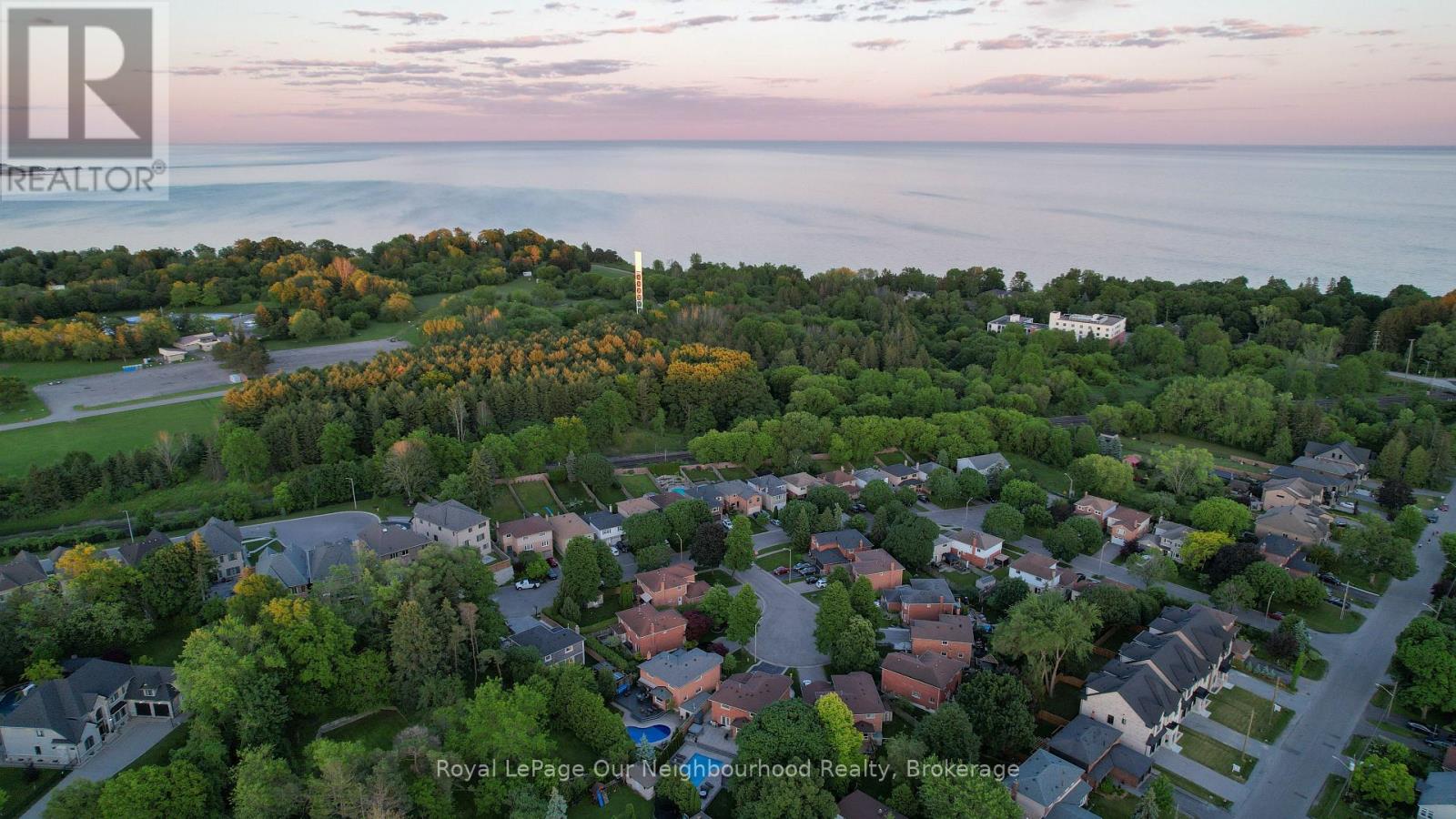 660 DUNN CRESCENT - 44
