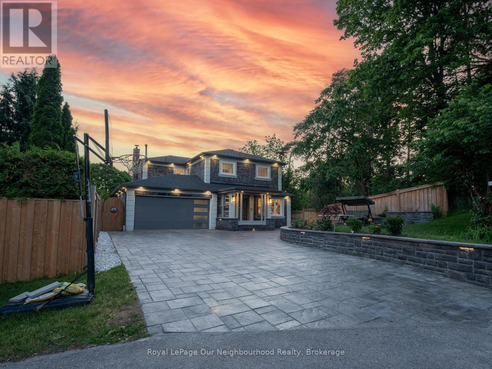 660 DUNN CRESCENT - 48