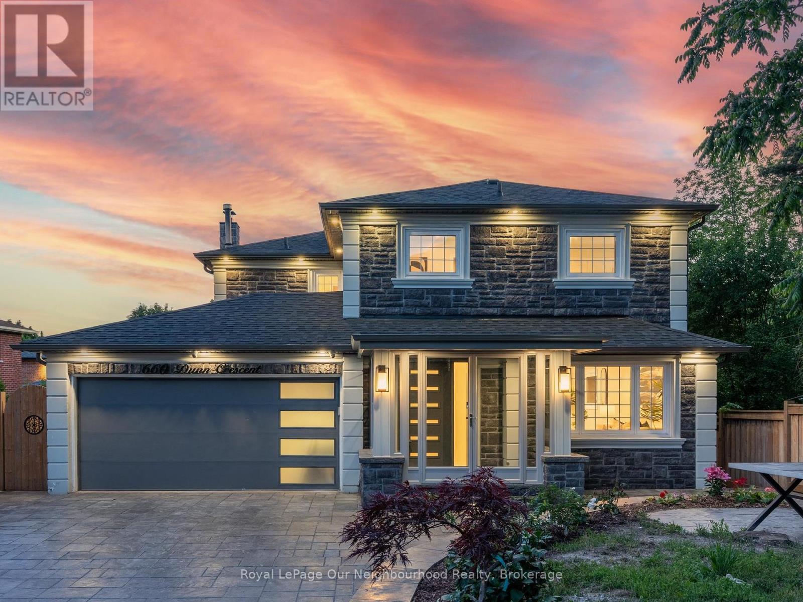 660 DUNN CRESCENT - 49