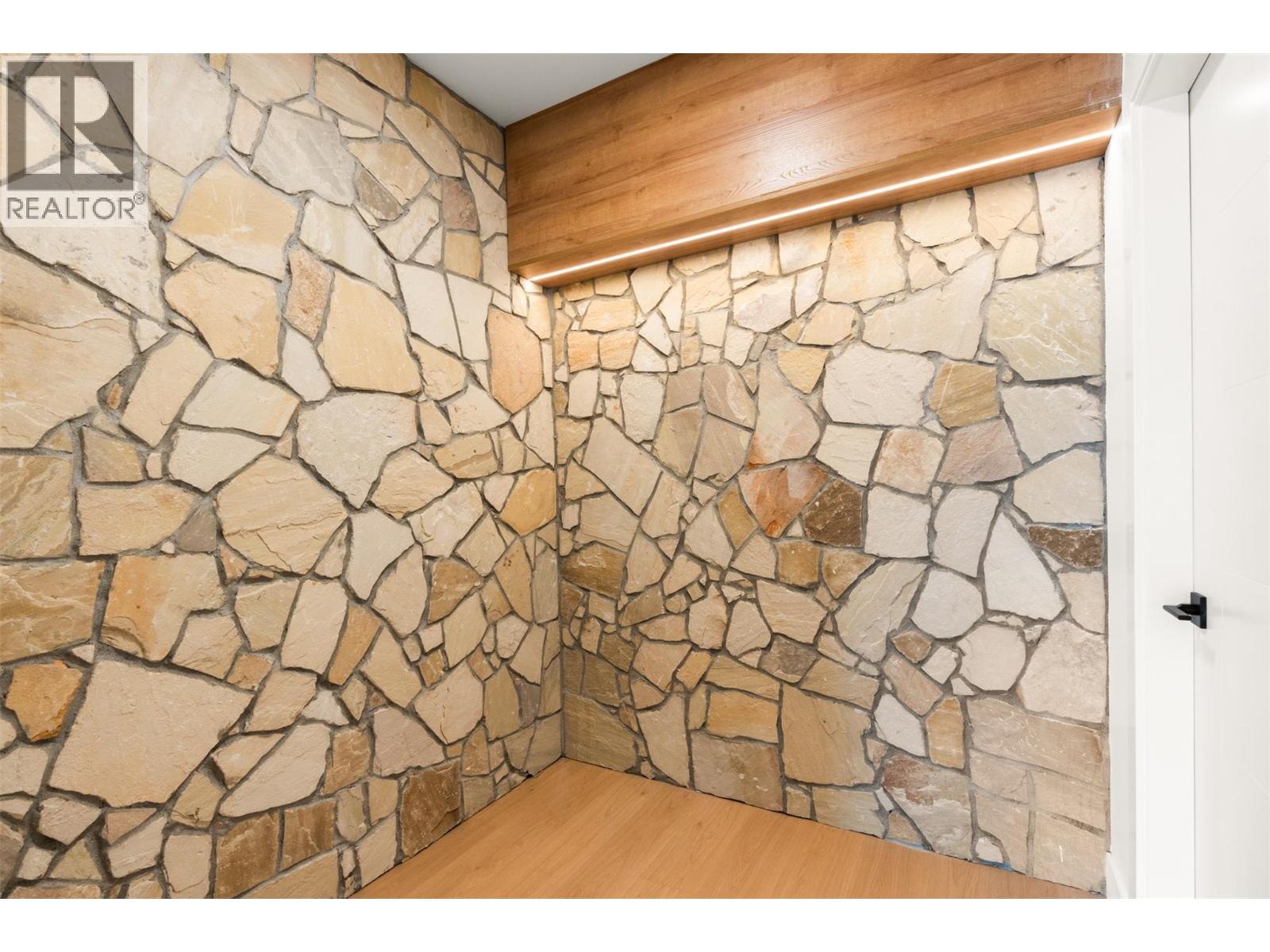 8924 Tavistock Road - 38