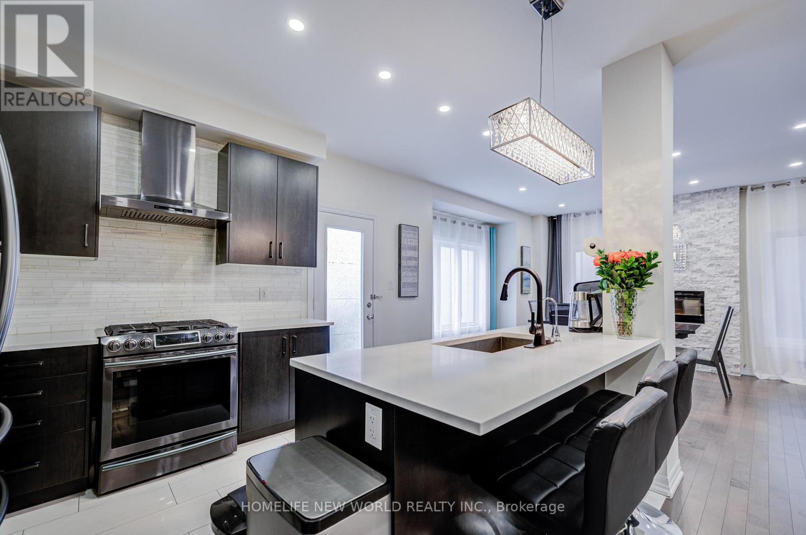 74 TANGO CRESCENT - 12