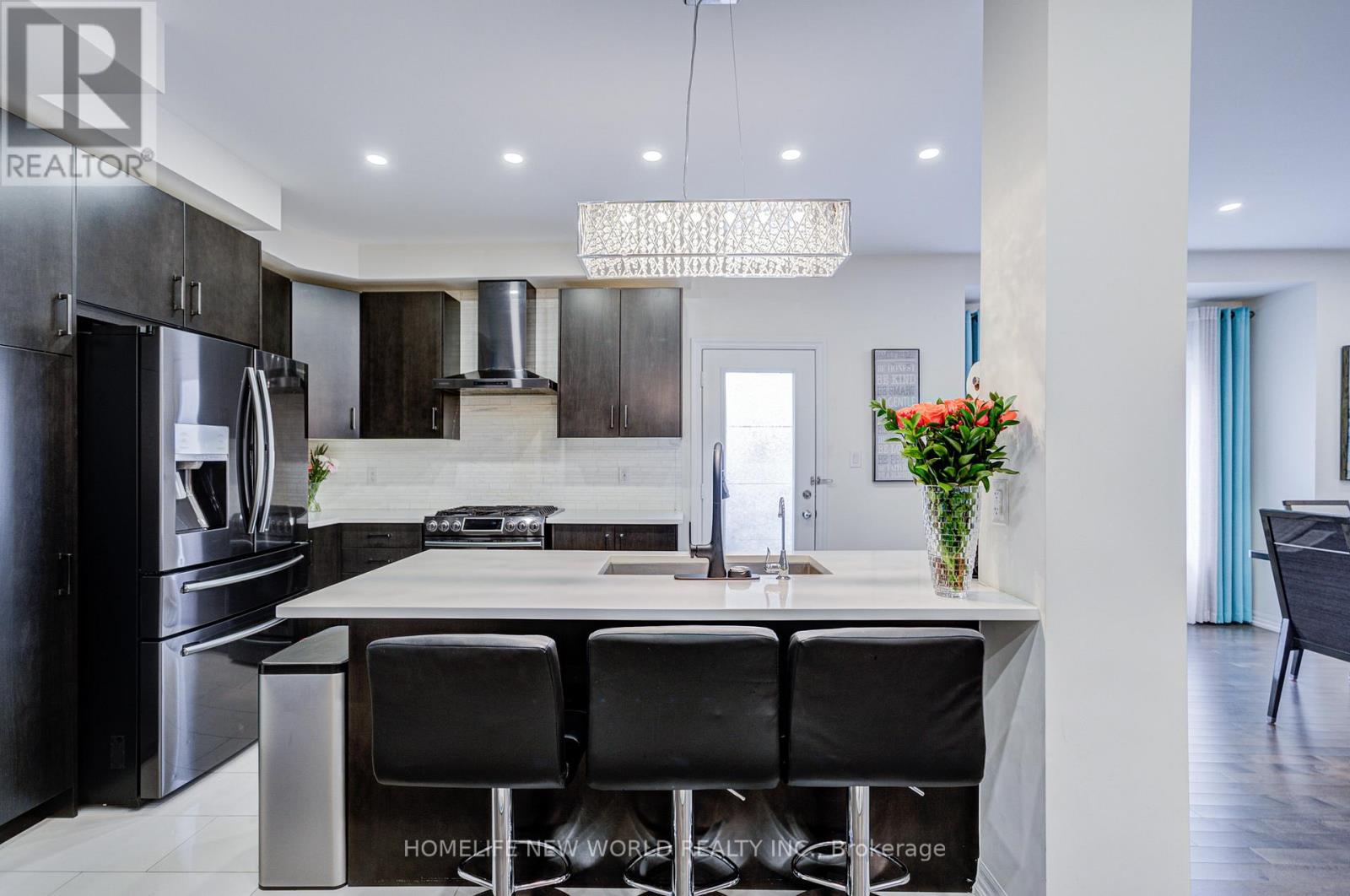 74 TANGO CRESCENT - 16