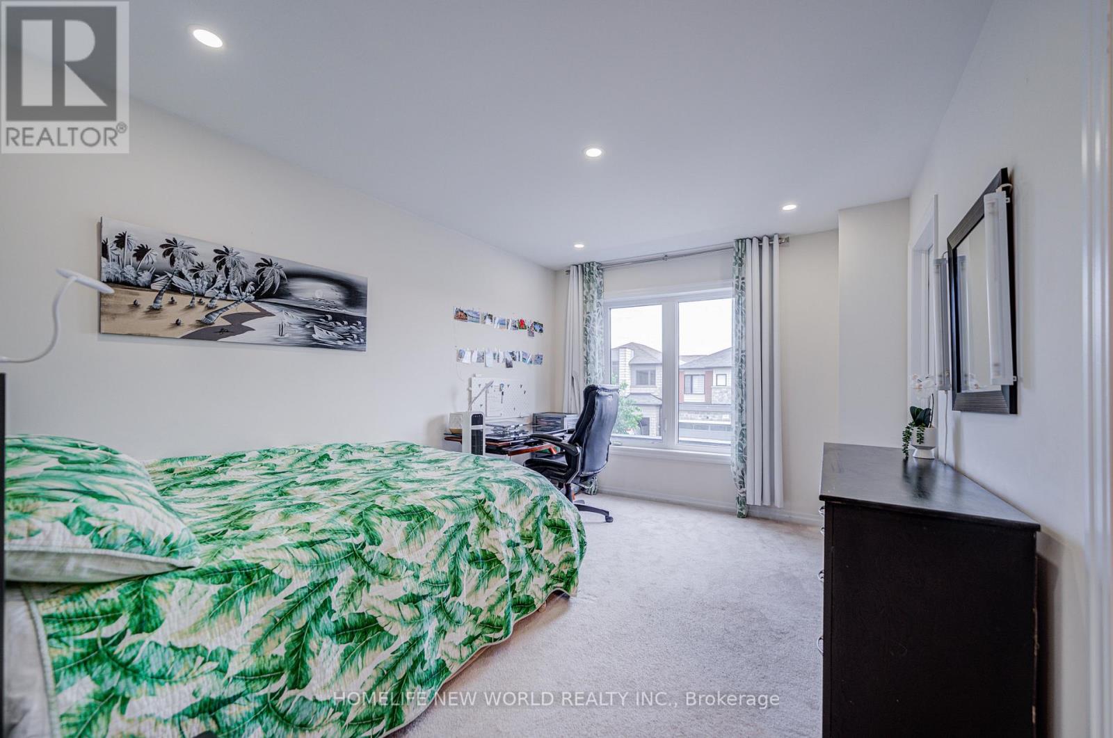 74 TANGO CRESCENT - 32