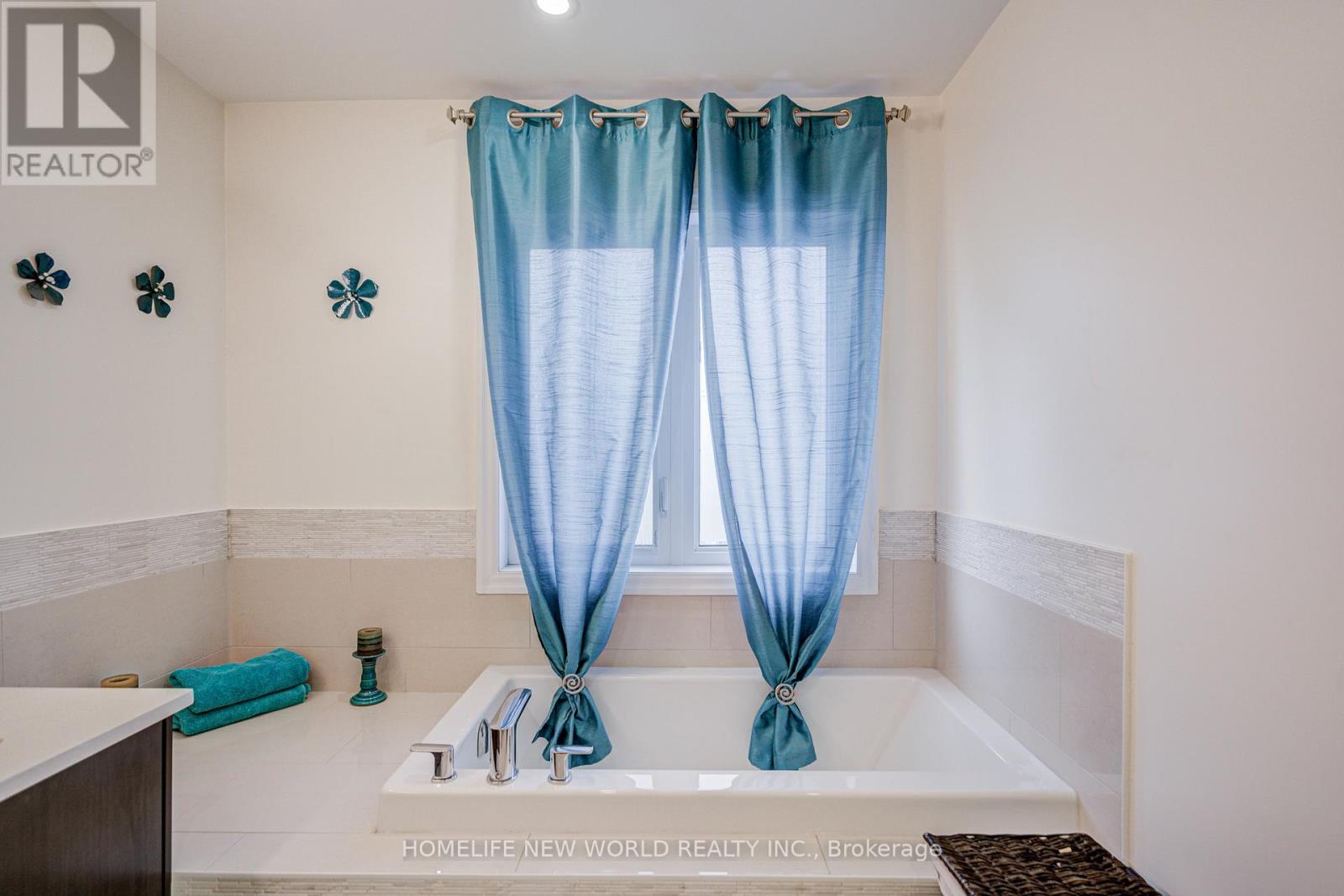 74 TANGO CRESCENT - 39