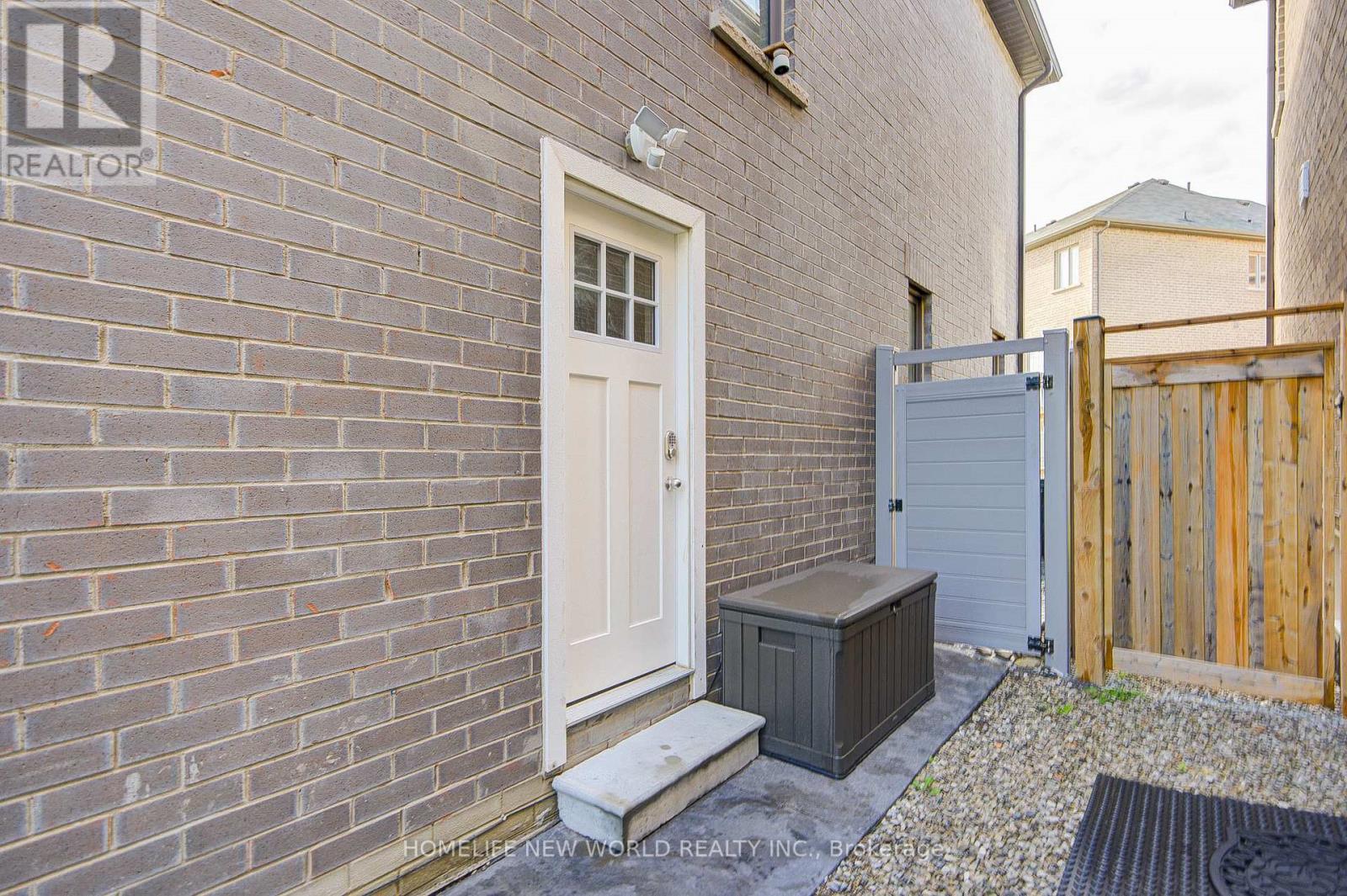 74 TANGO CRESCENT - 40