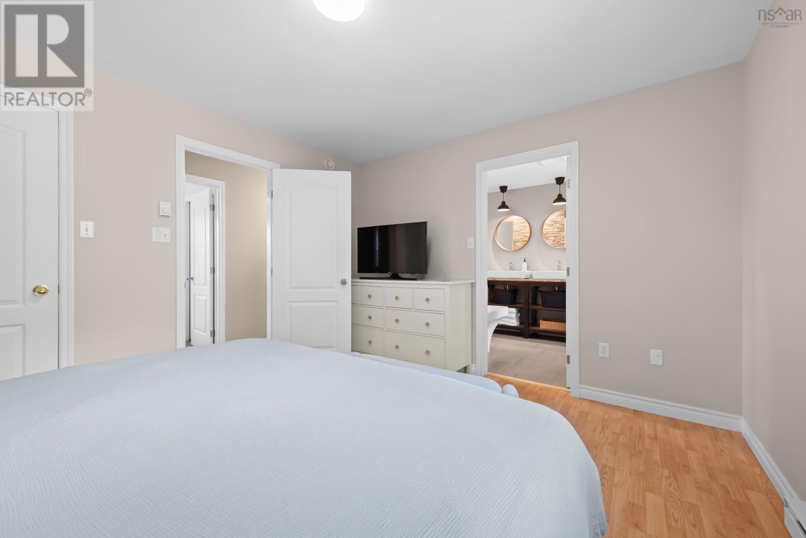 Property 21 of 49 of 90 Leeward Avenue