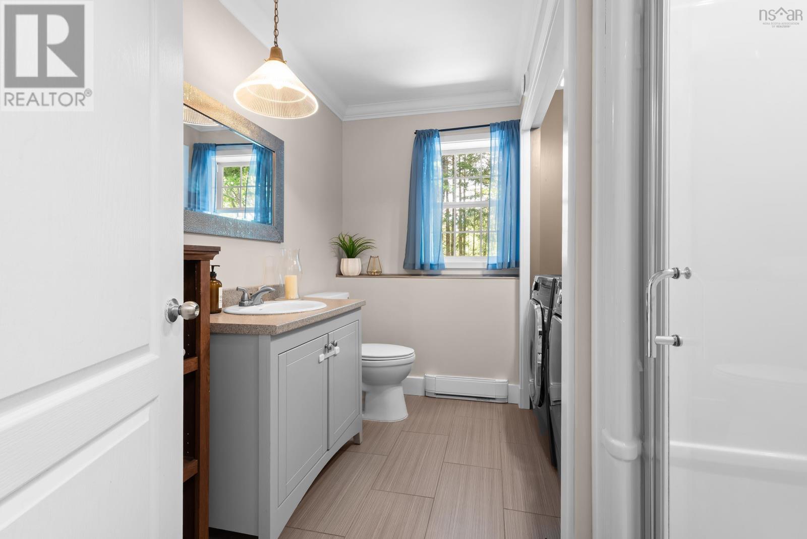 Property 32 of 49 of 90 Leeward Avenue
