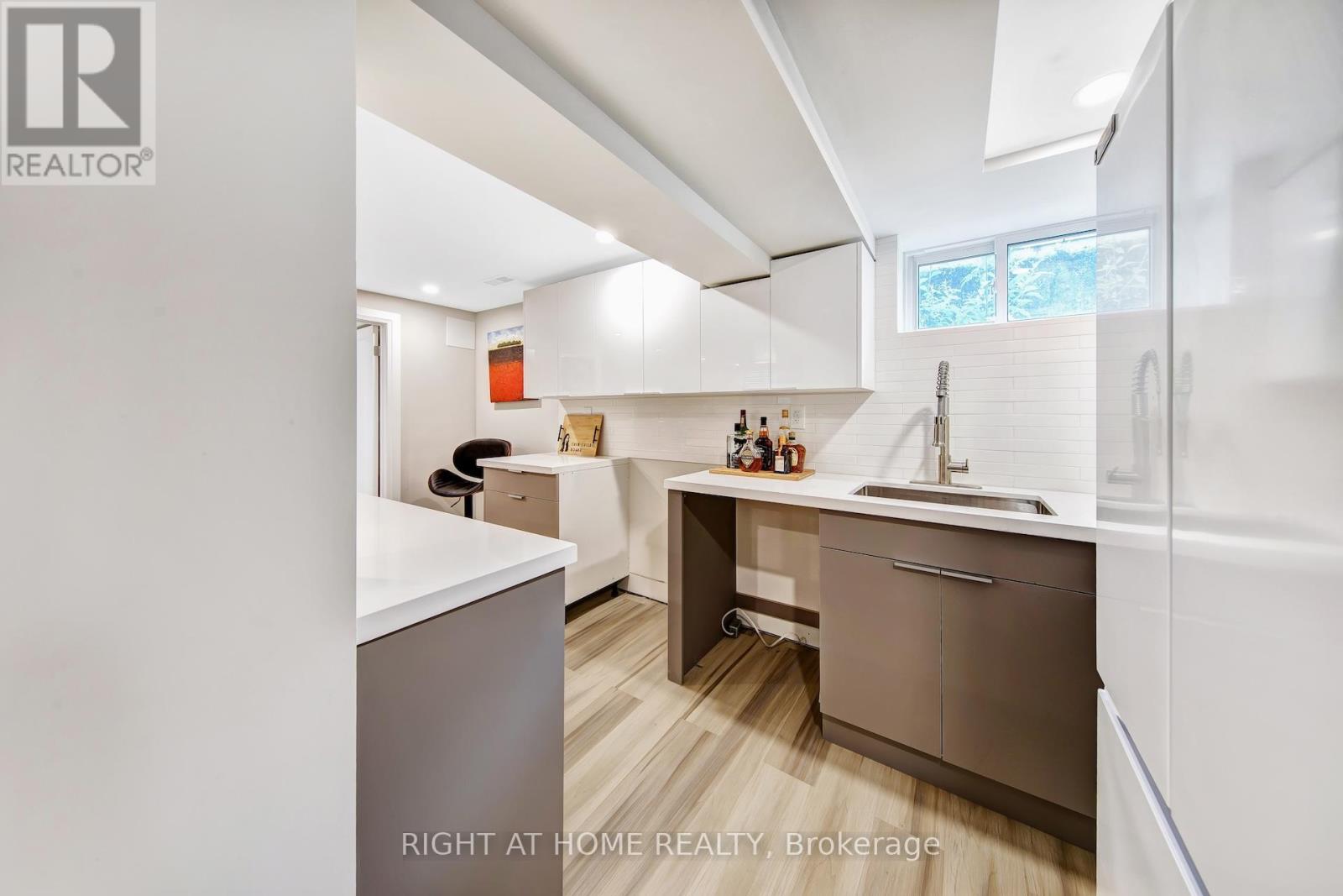 74 MCCAUL STREET - 27