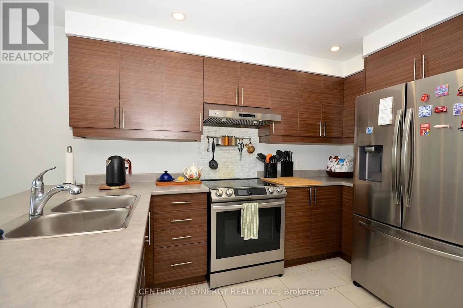 114 UNITY PLACE - 10