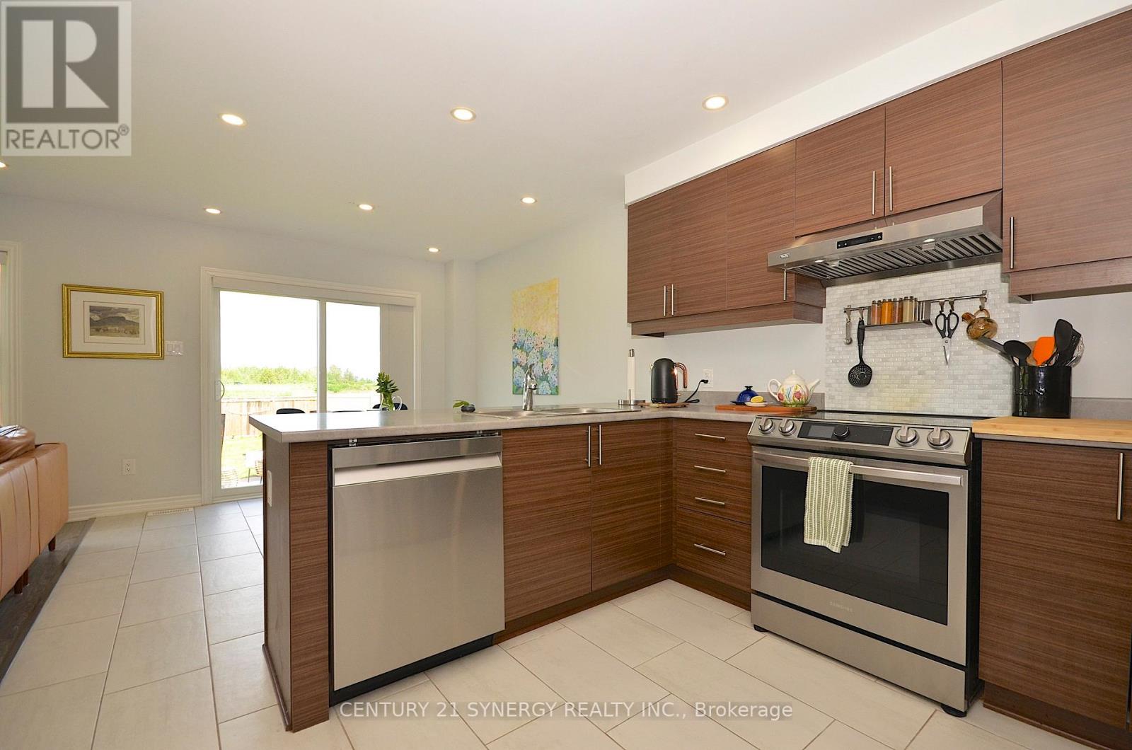 114 UNITY PLACE - 8