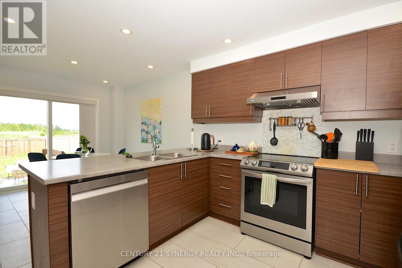114 UNITY PLACE - 9