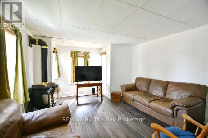 11 EDWARD STREET W - 18