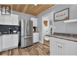 Bathroom - 241 Donalda Street, Midland, ON L4R2N4 Photo 6