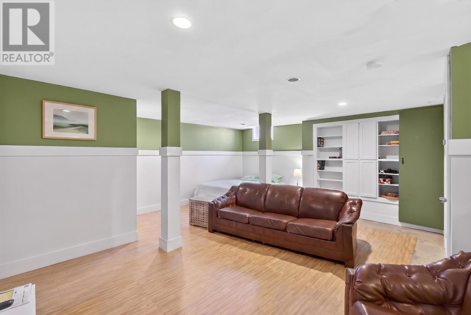 105 Riverside Drive - 24
