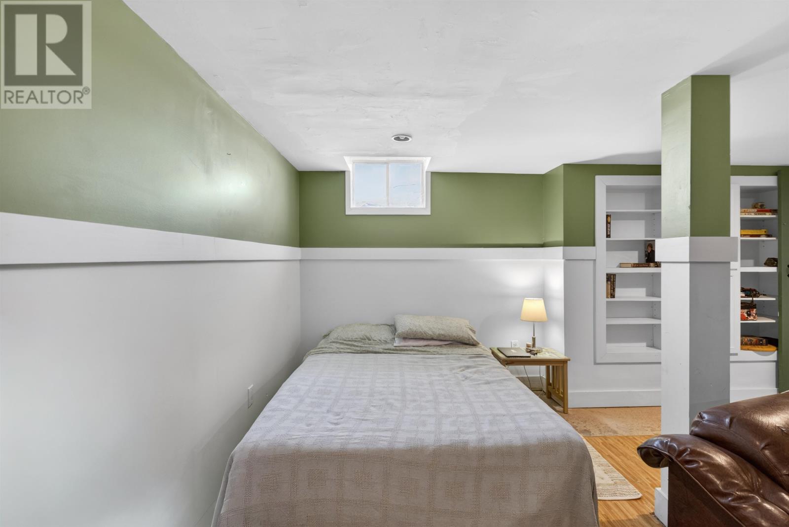 105 Riverside Drive - 26