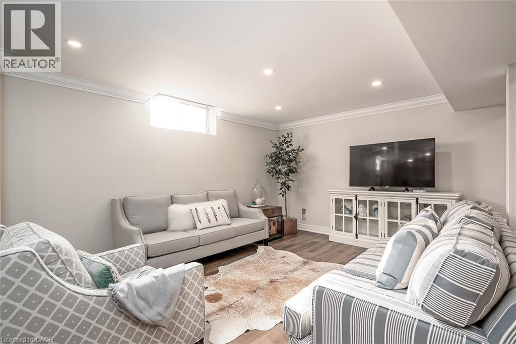 4252 SARAZEN Drive - 32