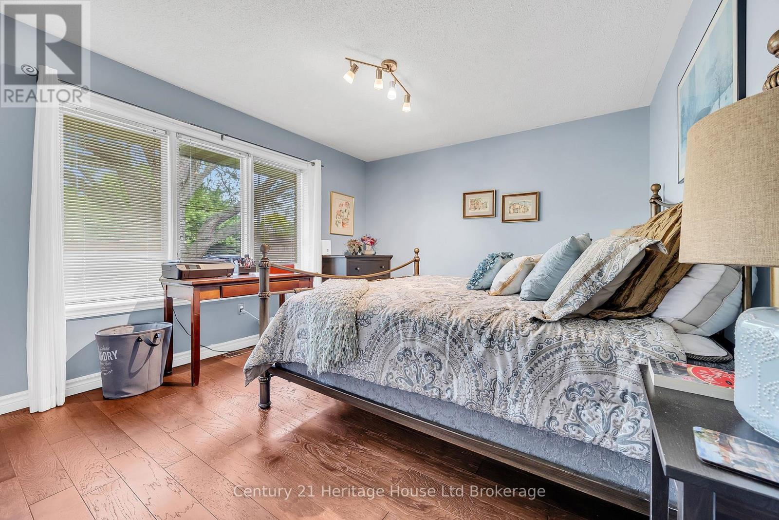 42 ALEXANDER AVENUE - 16