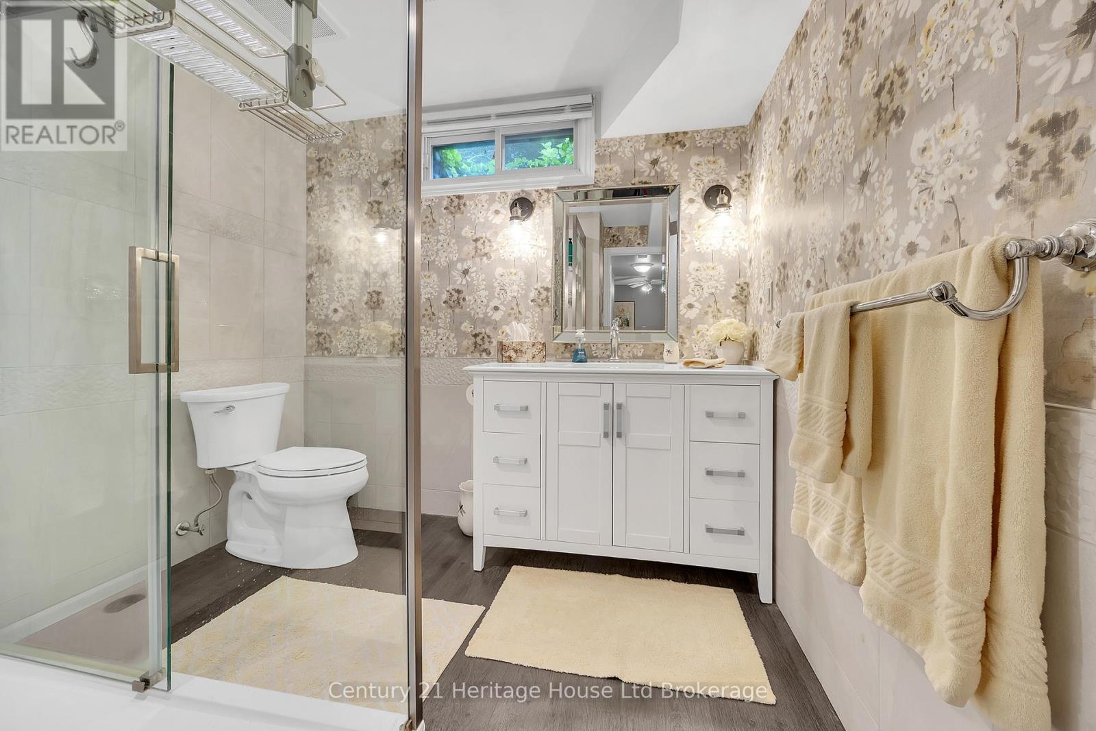 42 ALEXANDER AVENUE - 23