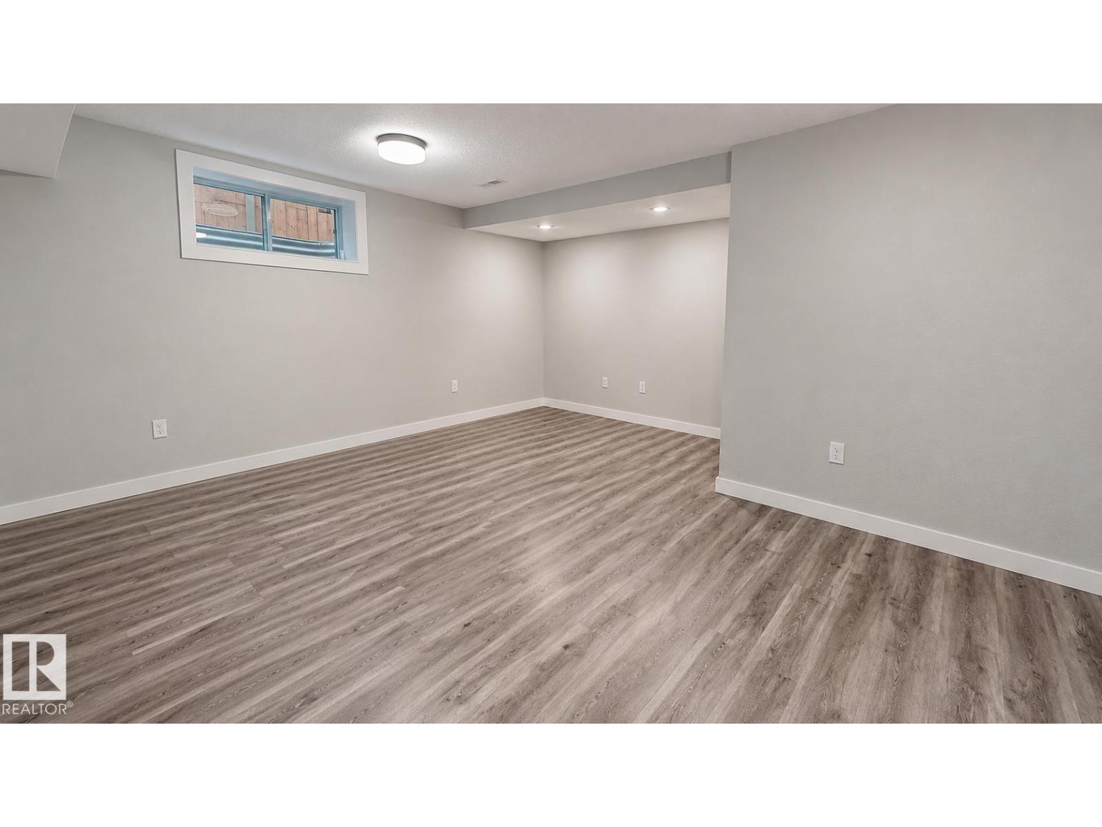 2 HAMPTON CT - 24