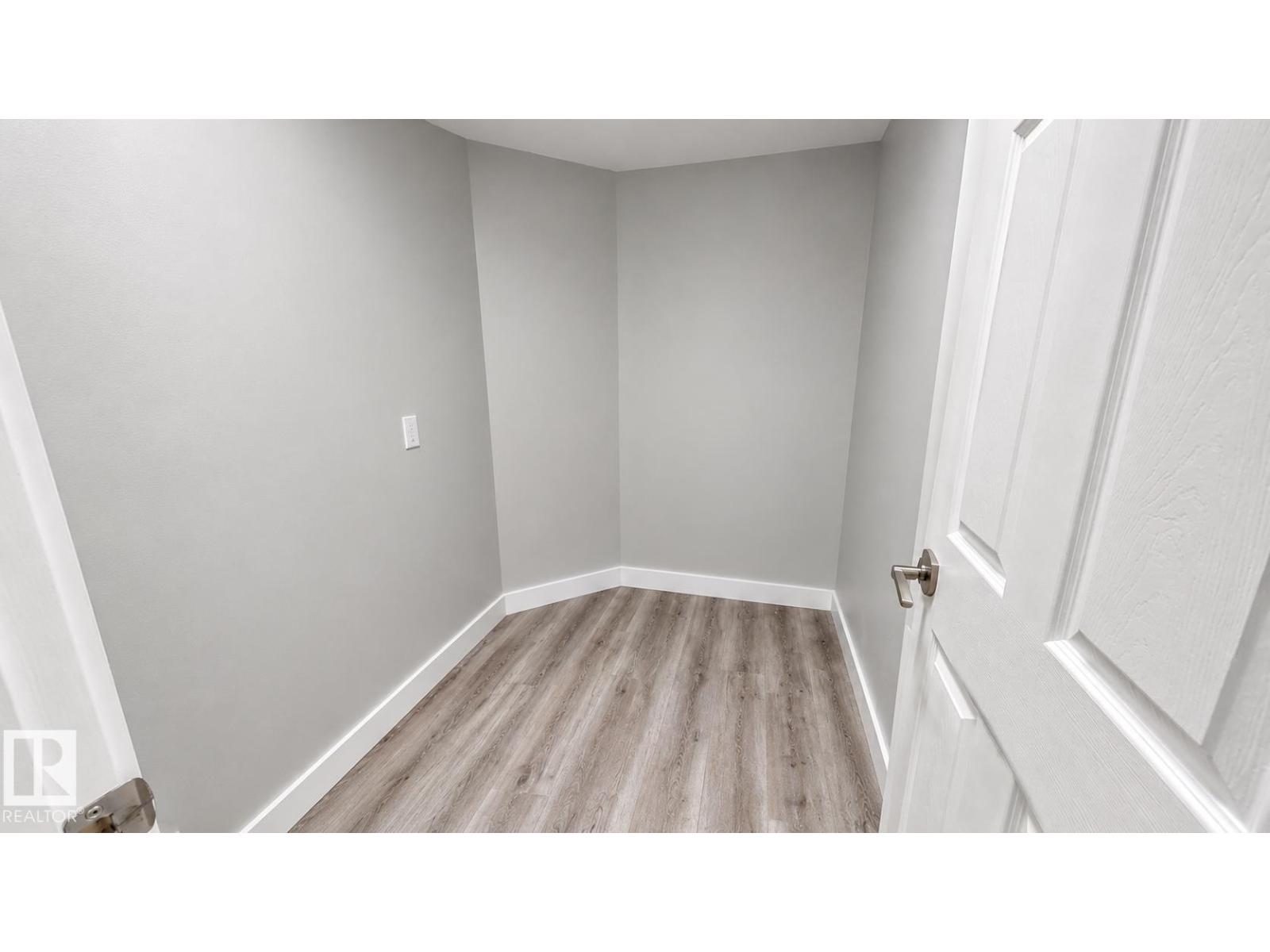2 HAMPTON CT - 28