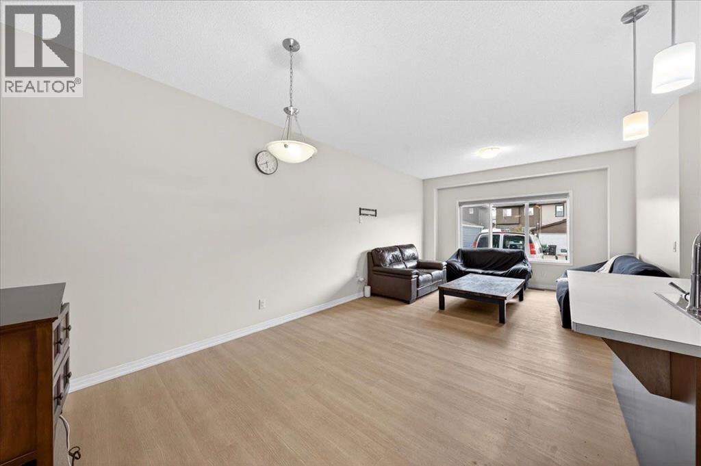 15 Savanna Parade — photo 14