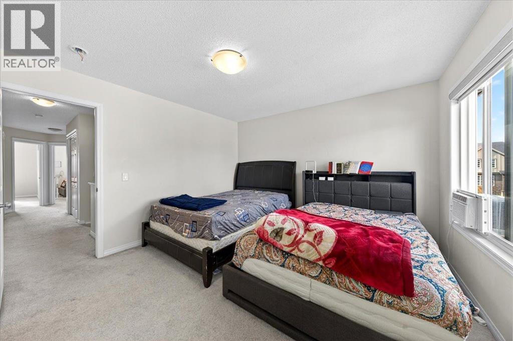 15 Savanna Parade — photo 25