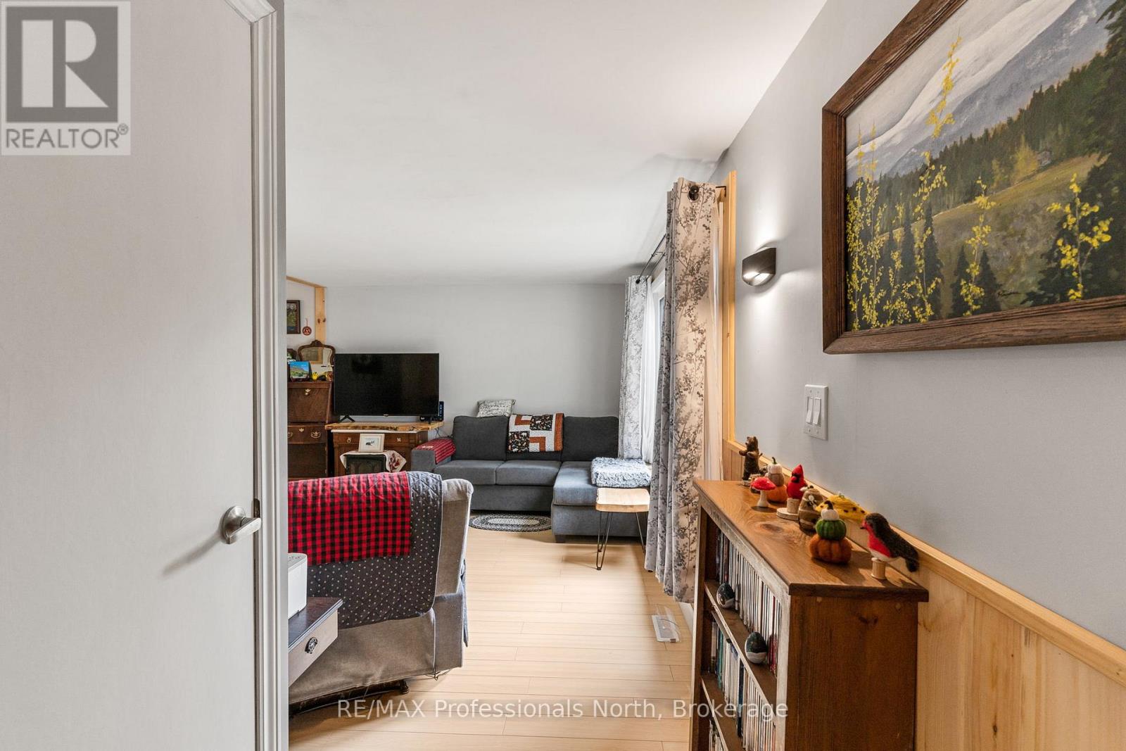 1077 EIGHTH LANE - 15
