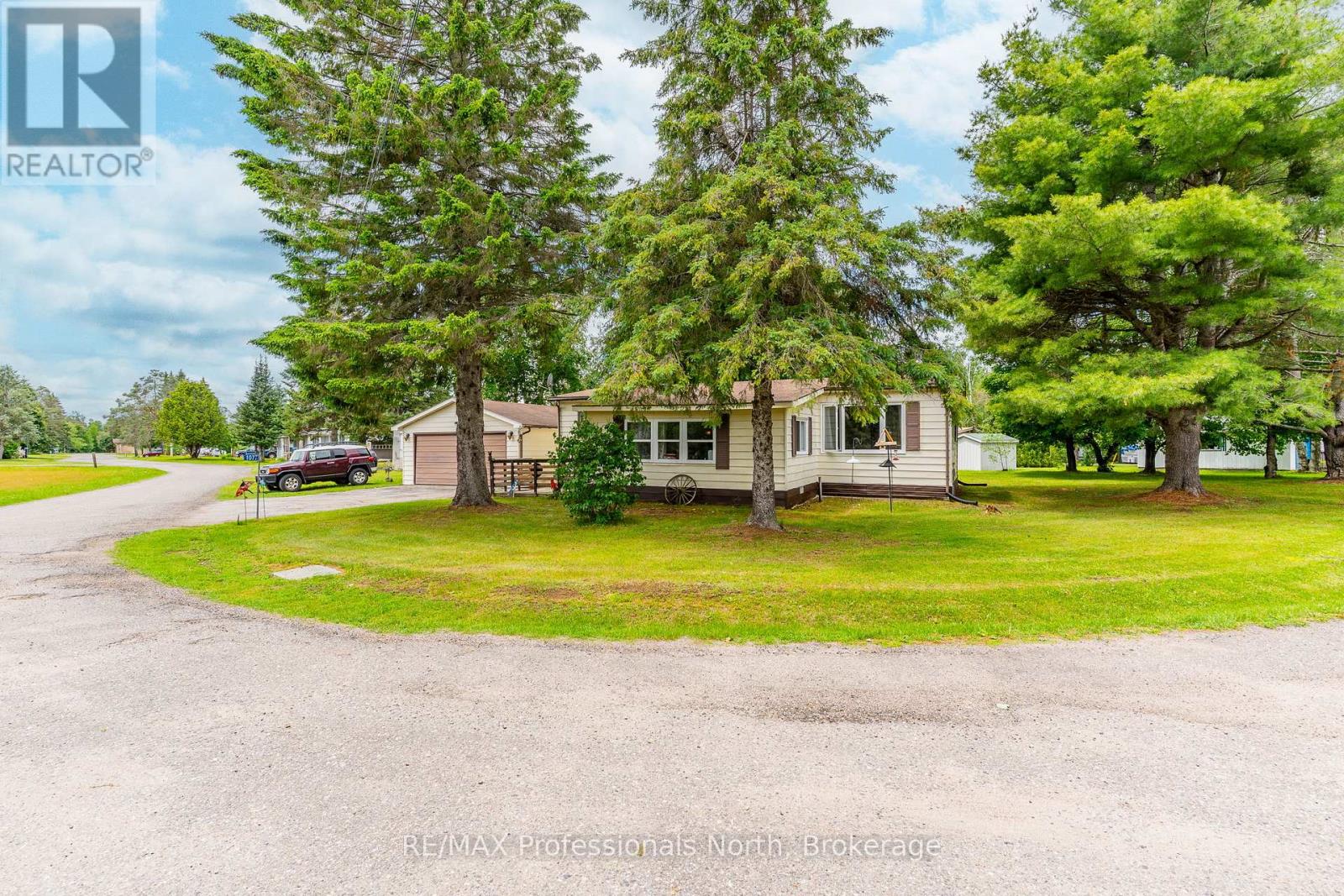 1077 EIGHTH LANE - 2