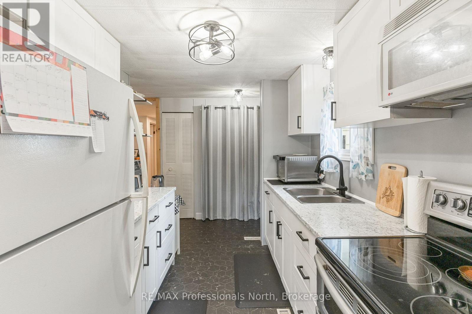 1077 EIGHTH LANE - 23