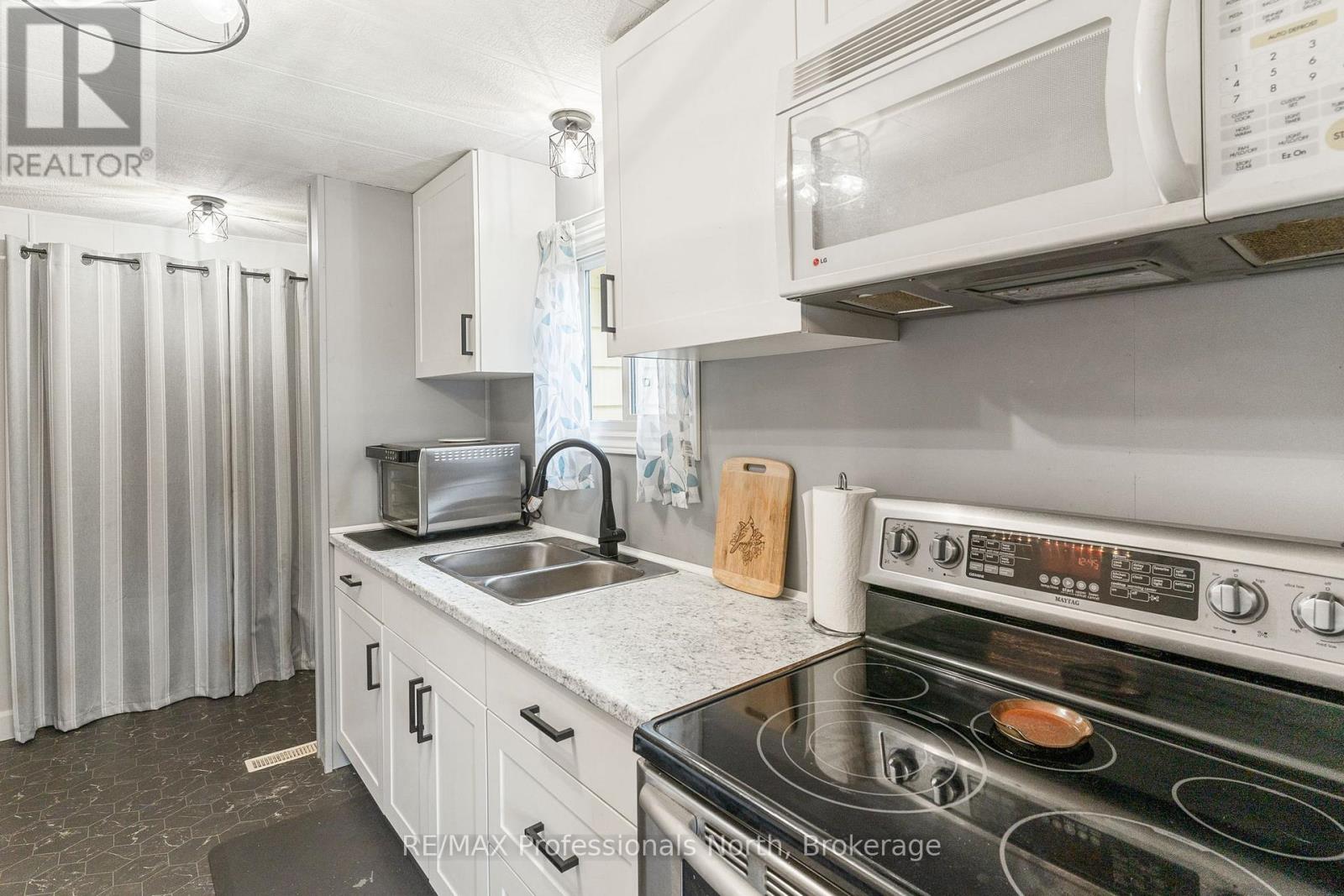 1077 EIGHTH LANE - 24