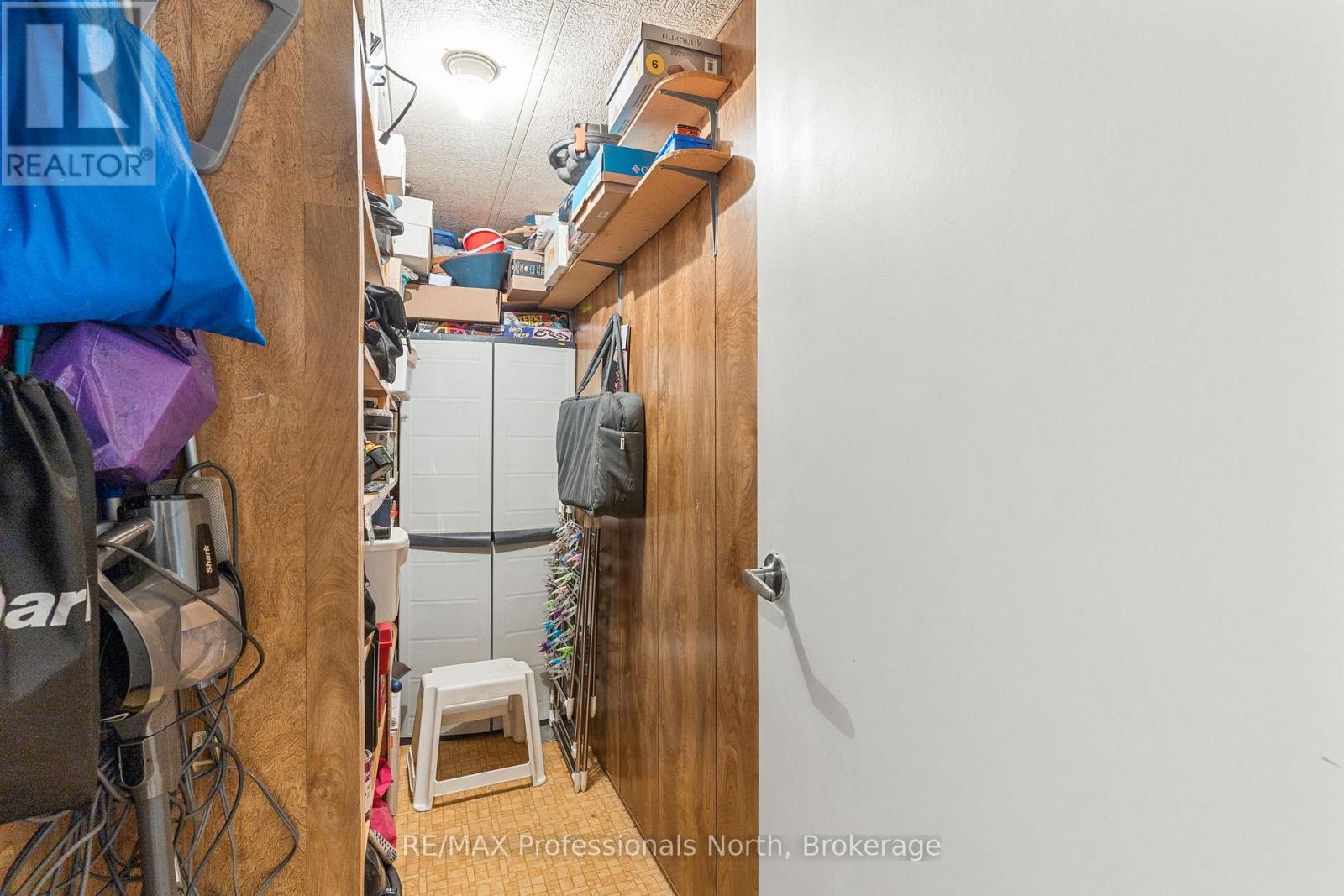 1077 EIGHTH LANE - 33
