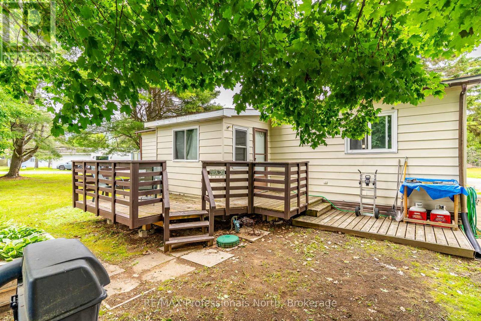 1077 EIGHTH LANE - 5
