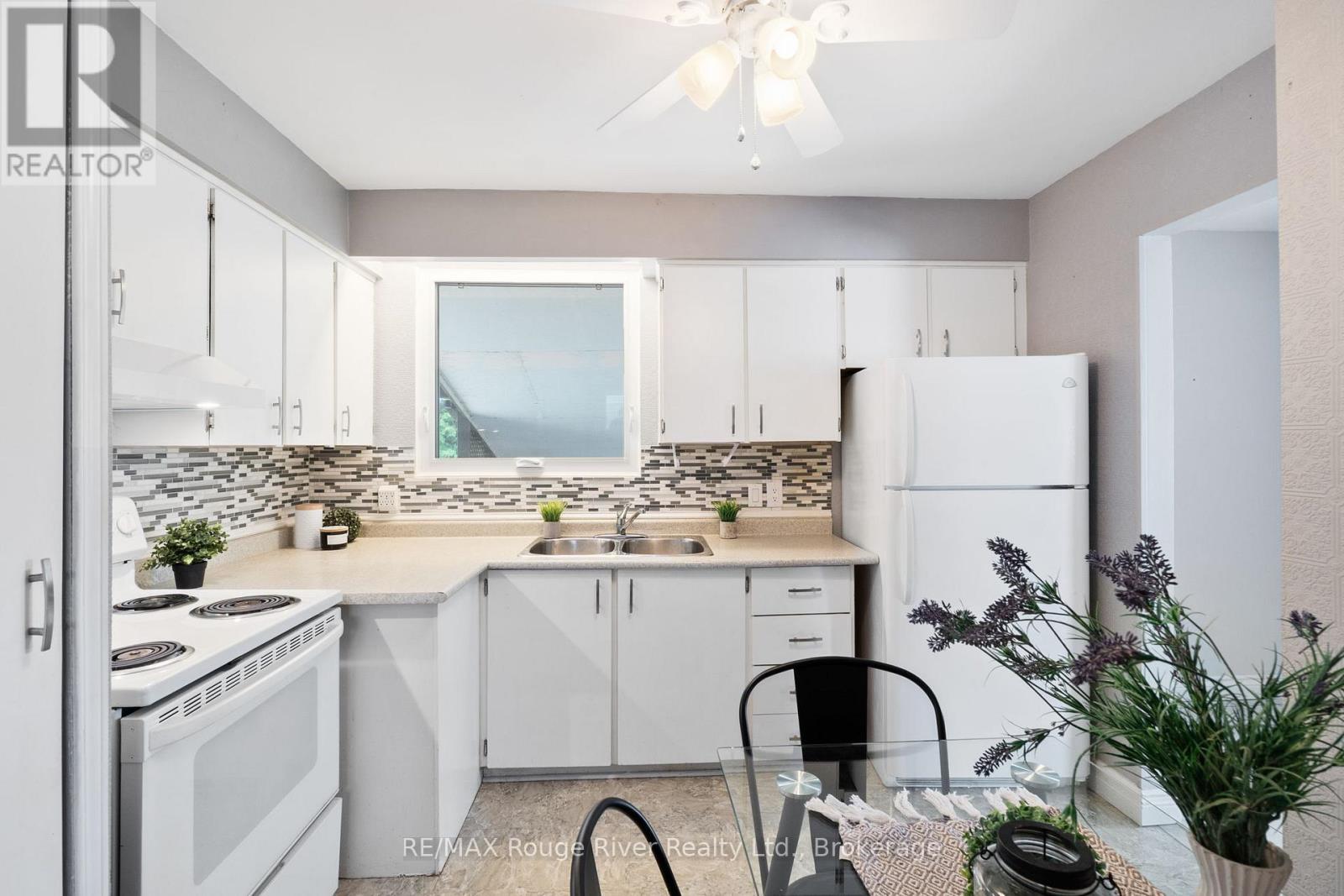 42 MEREDITH CRESCENT - 13