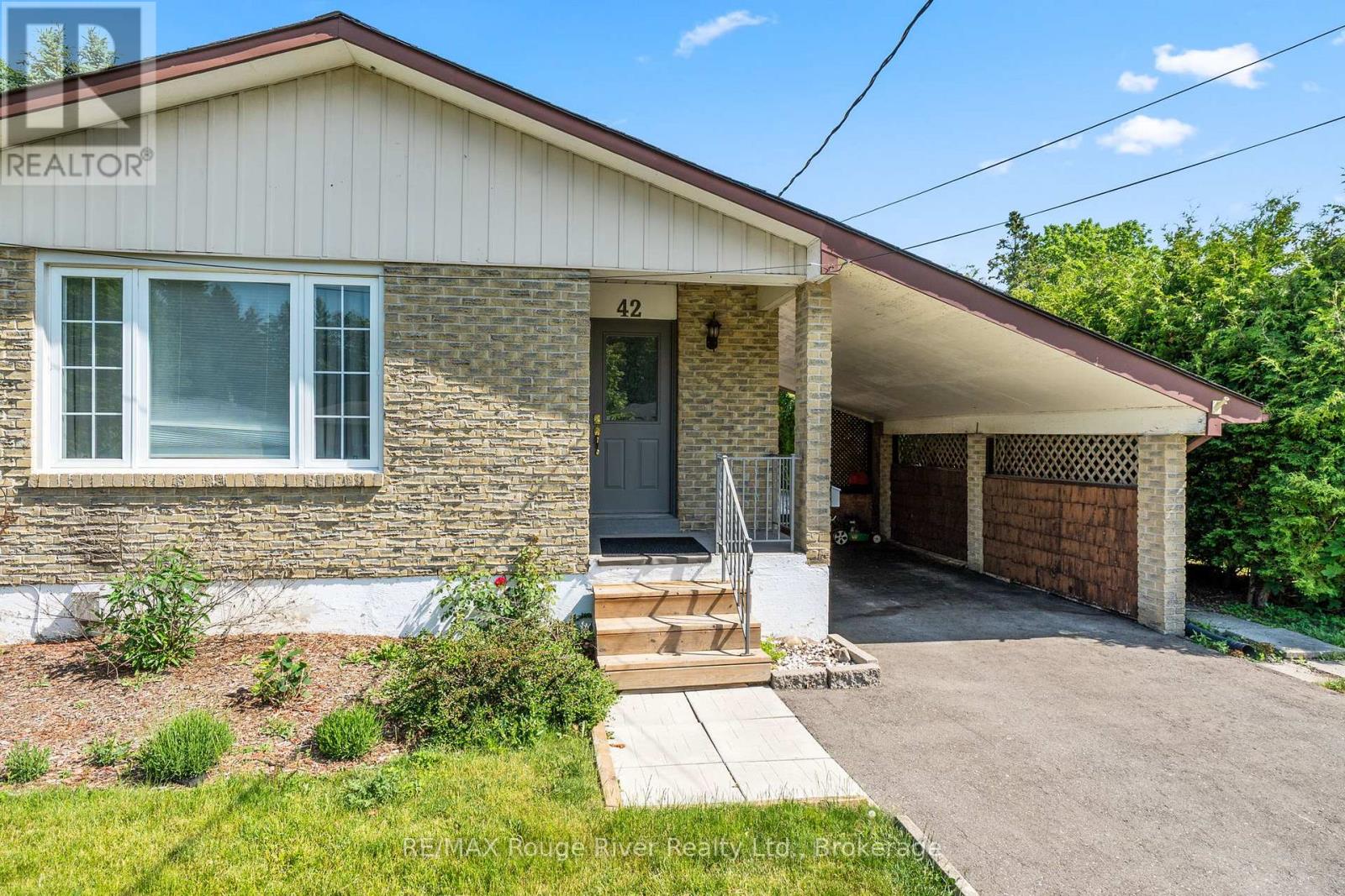 42 MEREDITH CRESCENT - 2