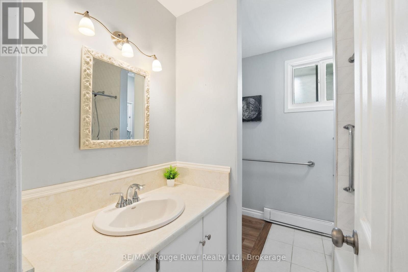 42 MEREDITH CRESCENT - 21