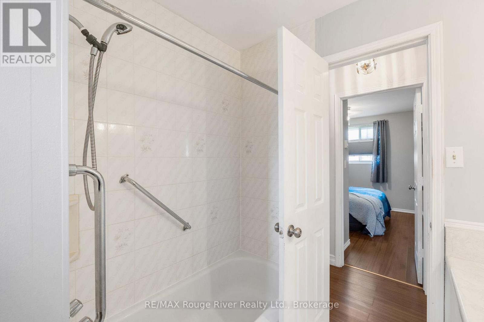 42 MEREDITH CRESCENT - 22