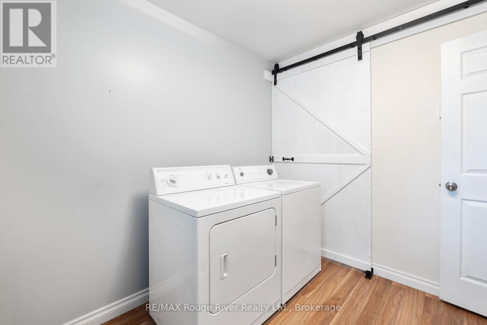 42 MEREDITH CRESCENT - 25