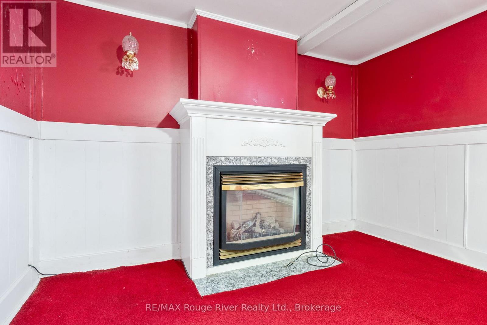 42 MEREDITH CRESCENT - 32