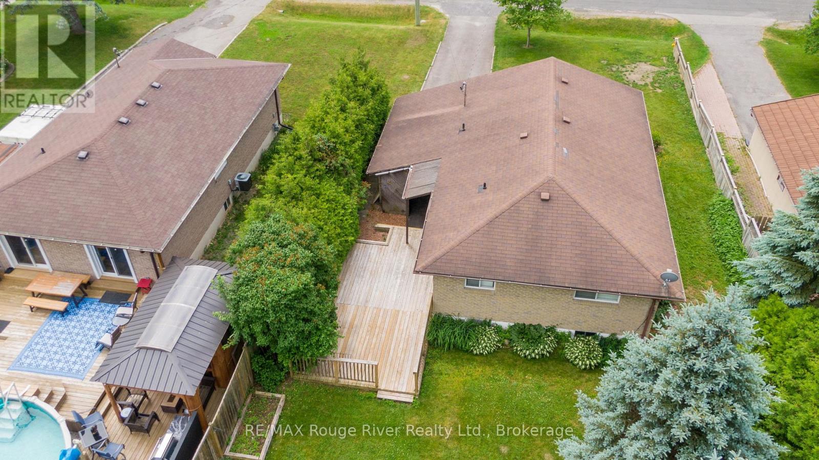 42 MEREDITH CRESCENT - 38