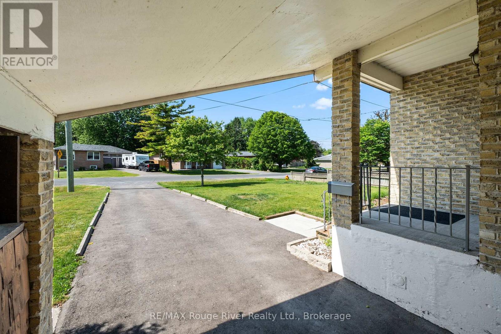 42 MEREDITH CRESCENT - 4